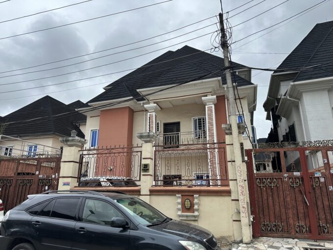 Flats in Detached Duplex, Ago Okota
