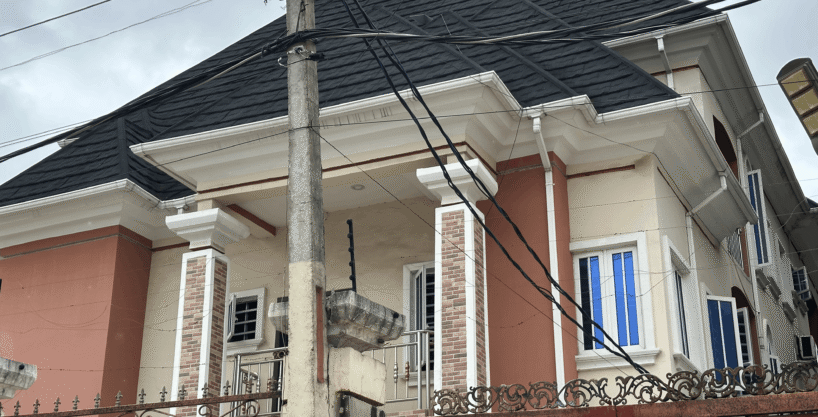 Flats in Detached Duplex, Ago Okota